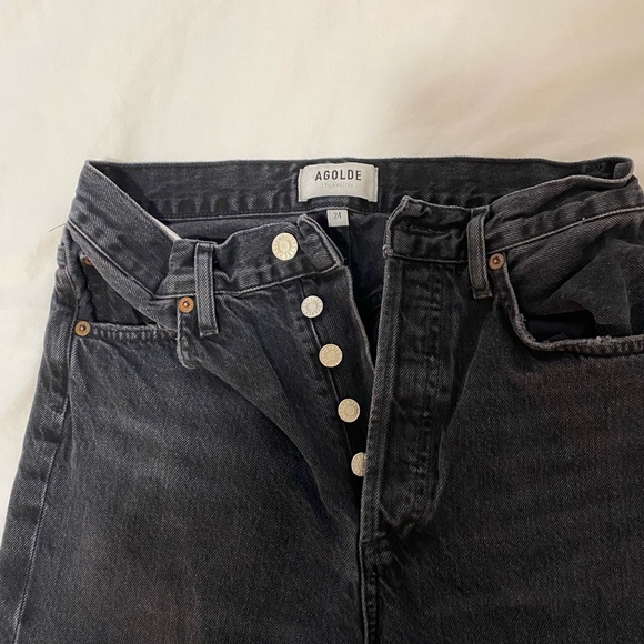90’s high rise agolde jeans in black and dark wash blue. - Picture 3 of 7